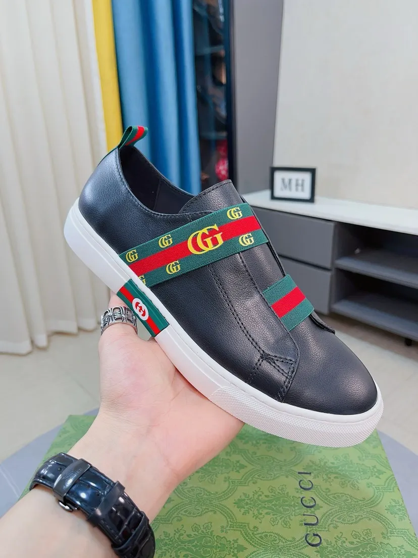 Men's shoes 💰440🌹🌹GUCCI [Gucci] New high-end brand of men's shoes, the latest fashionable casual men's shoes, trendy and versatile style, relaxed and sporty style, uppers imported from Italy, first-layer cowhide, genuine leather lining and ultra-fine workmanship. Original personalized fashionable rubber wear-resistant outsole, light and comfortable on the foot, size 38-44